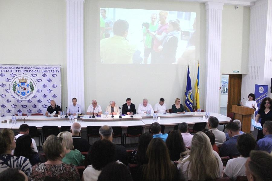 &laquo;Конституція України та університети майбутнього: партнерство заради знань, свободи та розвитку&raquo;: у ЧДТУ відбувся круглий стіл