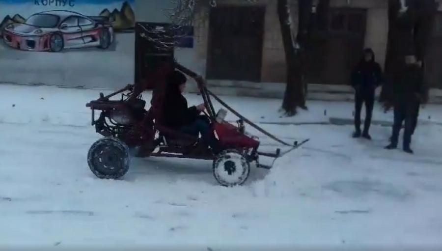 Студенти ЧДТУ розробили авто для прибирання снігу