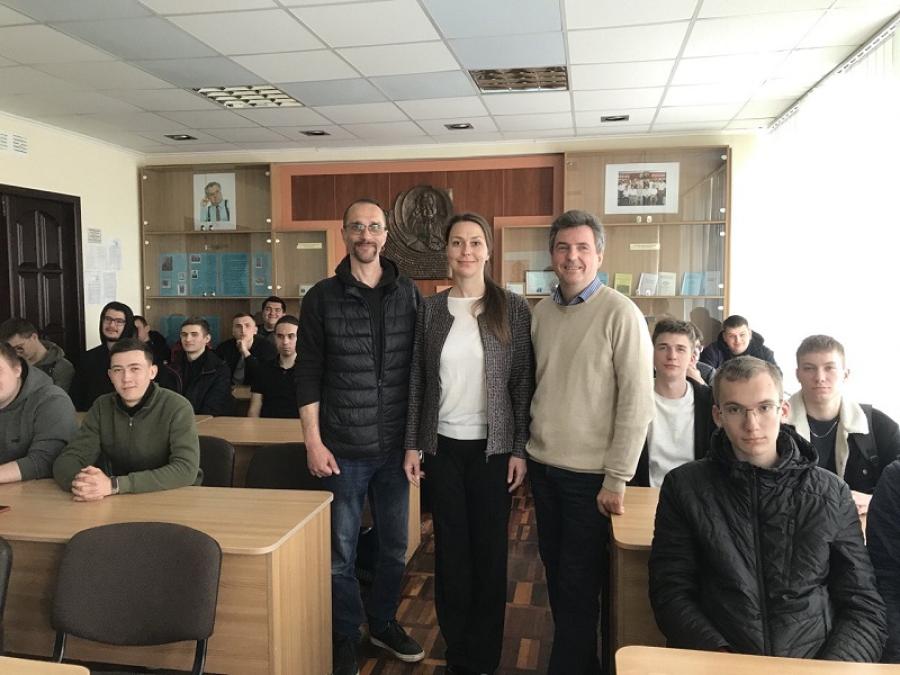Майбутні фахівці з кібербезпеки ЧДТУ обговорили з експертом-стейхолдером особливості систем управління інформаційною безпекою в державних установах