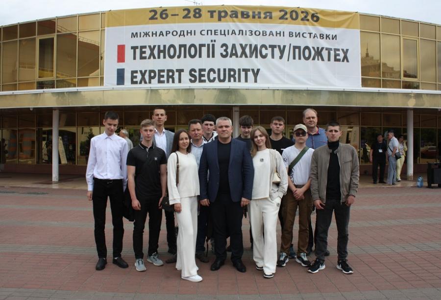 Студенти спеціальності &laquo;Цивільна безпека&raquo; з викладачами ЧДТУ відвідали міжнародну спеціалізовану виставку &laquo;Технології захисту/ПожТех 2026&raquo;