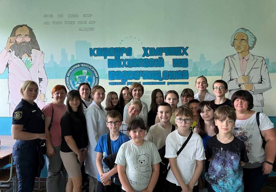 У ЧДТУ кафедра хімічних технологій та водоочищення у співпраці з кафедрою графічного дизайну, моди та стилю ініціювала профорієнтаційні майстеркласи