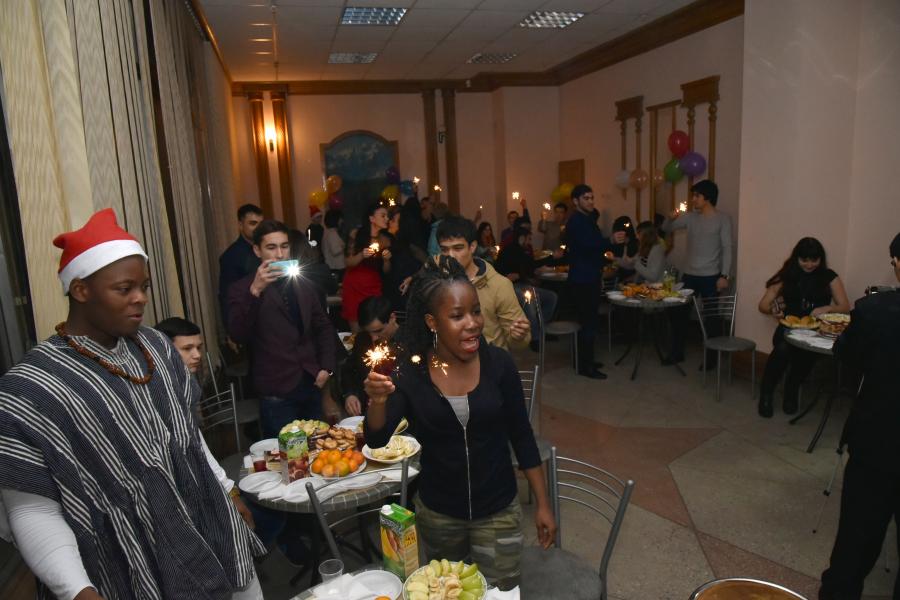 Молодіжне розважальне свято «Новорічне диво» для іноземних студентів відбулося в ЧДТУ