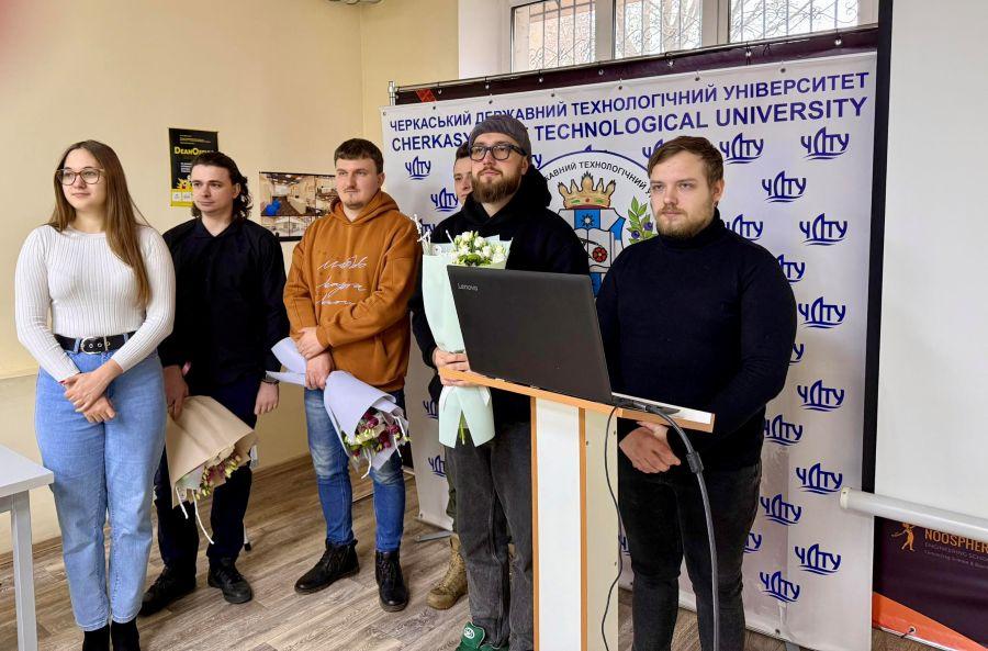 На кафедрі екології та природоохоронних технологій ЧДТУ успішно захистилися магістри