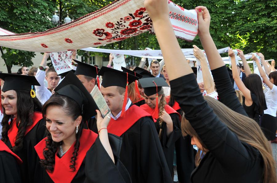 В ЧДТУ відбулись урочистості з нагоди вручення дипломів випускникам 2014 року