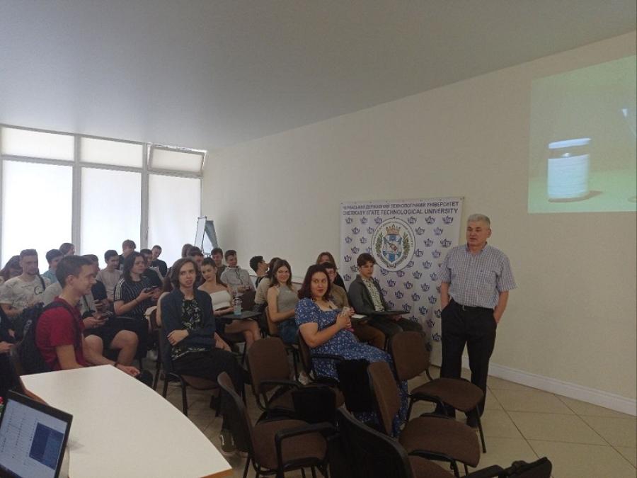 У ЧДТУ собріолог Юрій Оробець розповів студентству про мистецтво тверезості