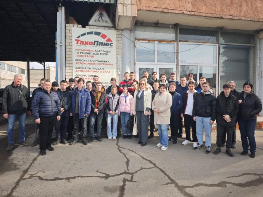 Майбутні фахівці з автомобільного транспорту ЧДТУ ознайомилися з діяльністю ПрАТ «Черкаське АТП-17154»