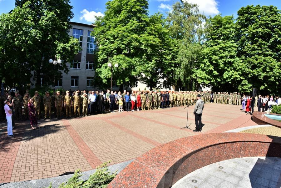 На Площі знань ЧДТУ пройшли обласні заходи з нагоди 29-ої річниці ухвалення Конституції України