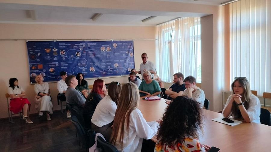 Майбутні політфілософи ЧДТУ дискутували про якість життя зі стейкхолдером – журналістом Віктором Борисовим