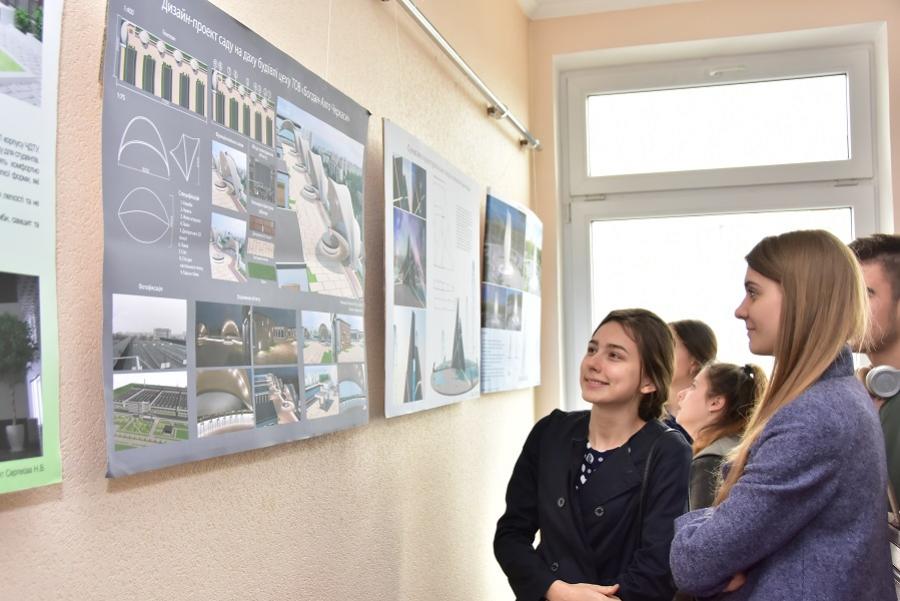 У ЧДТУ відкрилася виставка студентських робіт «Дизайн середовища»