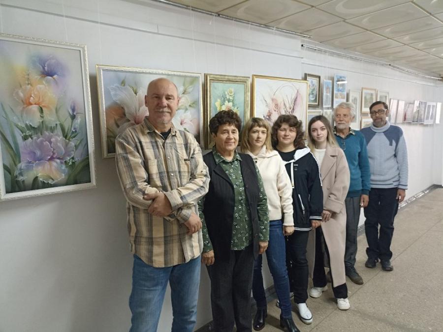 У ЧДТУ відкрилася виставка робіт викладачів кафедри дизайну до Дня Художника
