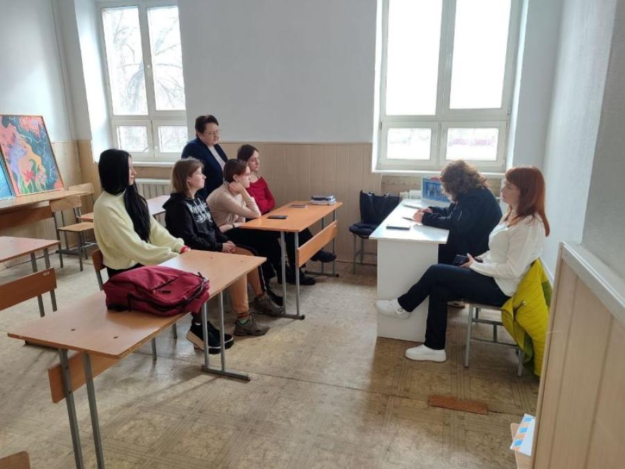 Науковці кафедри дизайну ЧДТУ розповіли випускникам-дизайнерам Черкаського державного фахового бізнес-коледжу про переваги та перспективи магістратури в технологічному університеті