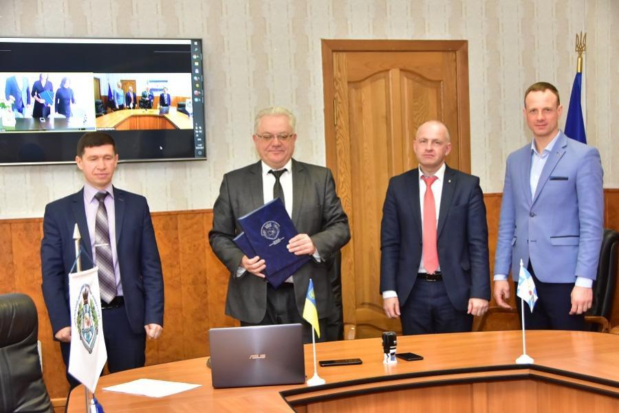 Перспективне поєднання наукового потенціалу з практичним досвідом: ЧДТУ та Луцький національний технічний університет підписали договори про співпрацю