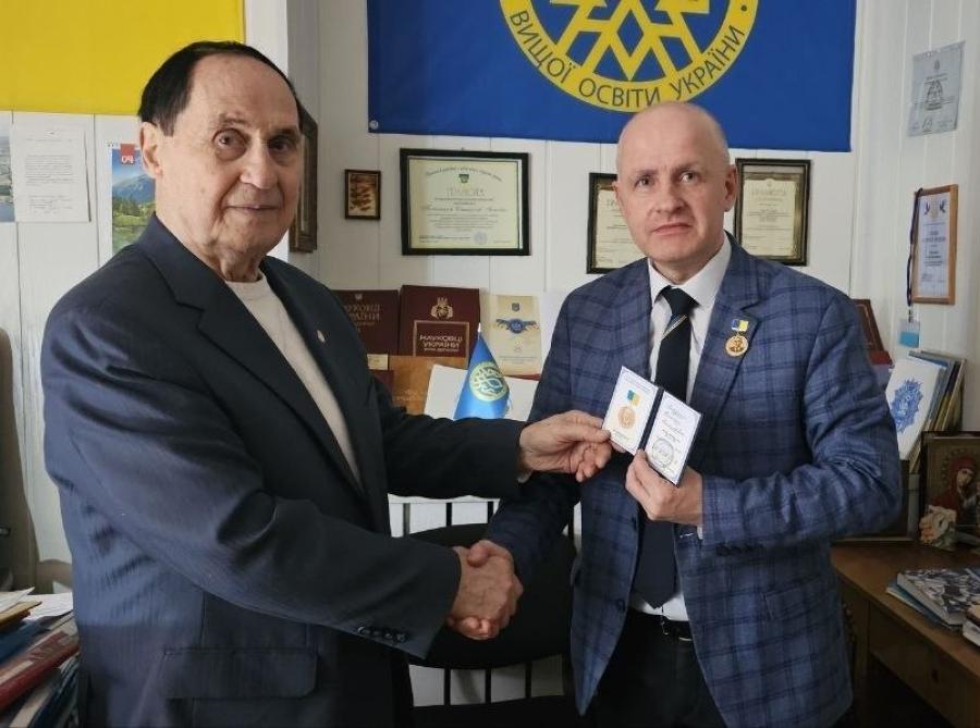 Національна академія наук вищої освіти України відзначила професора ЧДТУ Валентина Лазуренка медаллю імені Івана Крип&rsquo;якевича