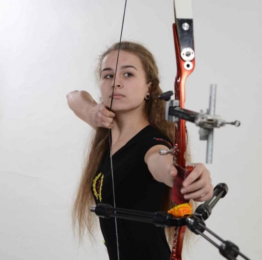 Студентка ЧДТУ Єлизавета Сікало посіла призове місце на чемпіонаті України зі стрільби з лука (відео)