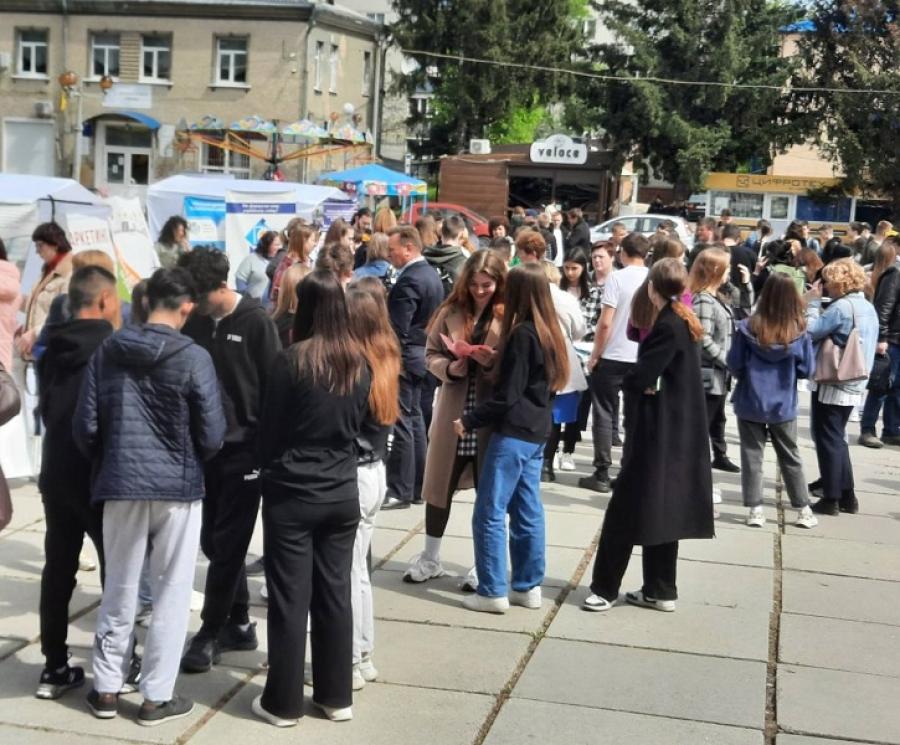 ЧДТУ влаштував Науковий пікнік у гетьманській столиці