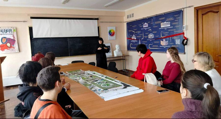 Музей філософських і політичних ідей ЧДТУ збагатився тематичним банером, присвяченим розвитку української філософської та політичної думки