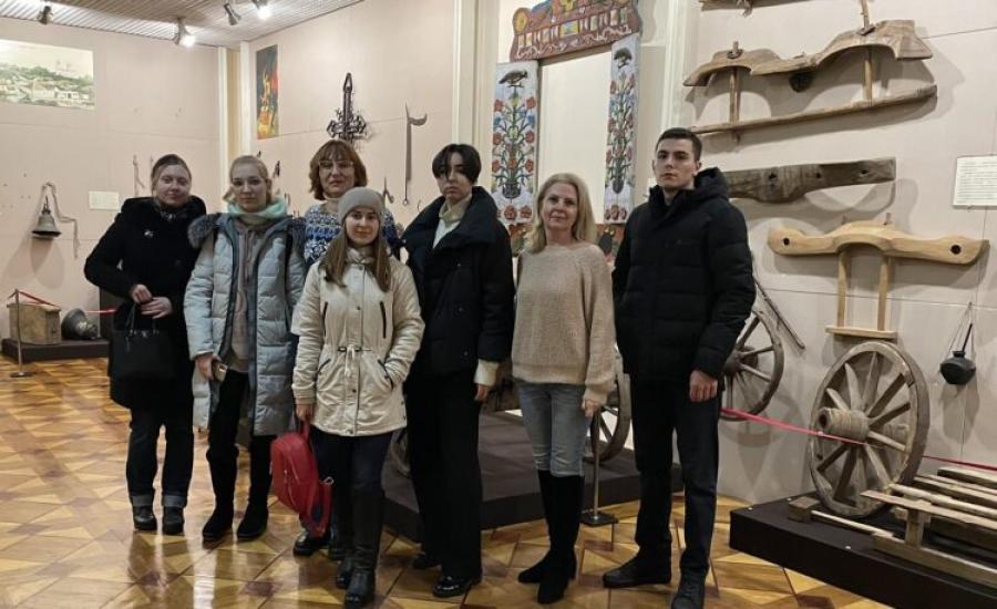 Майбутні перекладачі ЧДТУ у межах перекладацької практики відвідали краєзнавчий музей