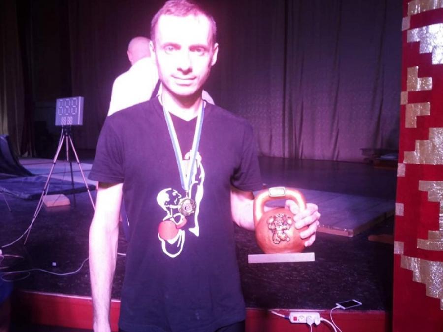 Доцент ЧДТУ Костянтин Базіло отримав почесне звання майстра спорту України та став призером чемпіонату України з гирьового спорту
