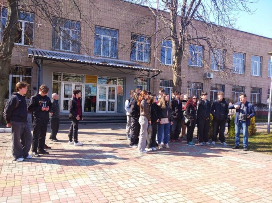 «Вчись, працюй, живи на Черкащині!»: у ЧДТУ старшокласникам Черкаської школи №18 продемонстрували багатогранність професій геодезиста і землевпорядника