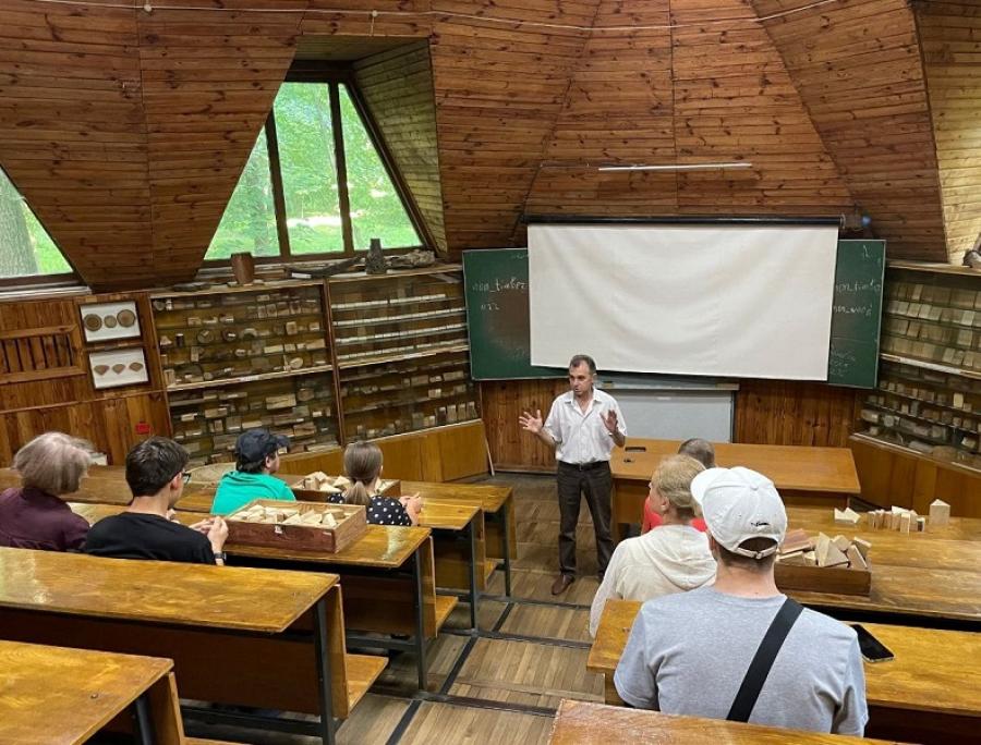 Студенти спеціальності &laquo;Лісове господарство&raquo; ЧДТУ у межах літньої навчальної практики ознайомились із Музеєм деревини НЛТУ України