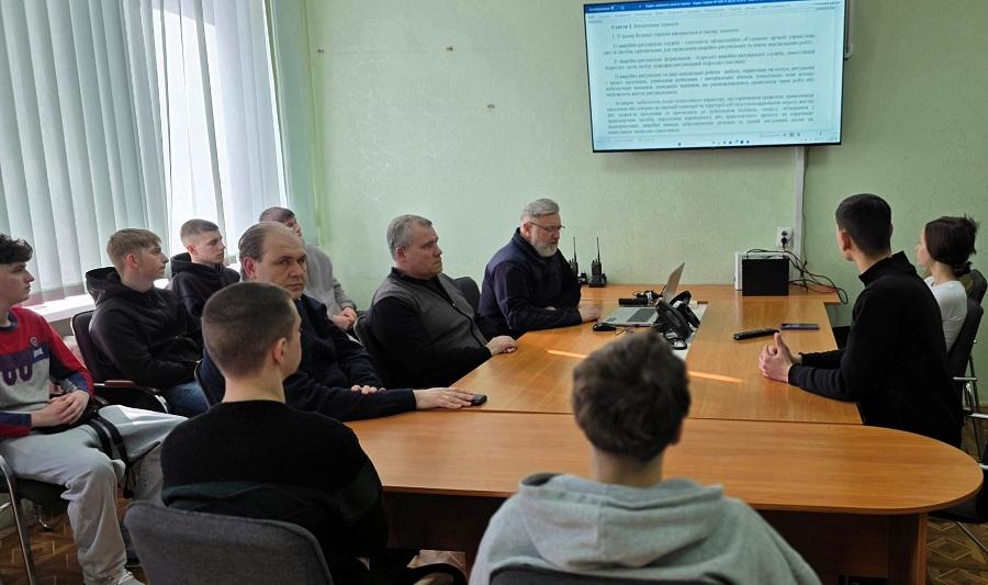 Майбутні фахівці з цивільної безпеки ЧДТУ в межах навчально-ознайомчої практики відвідали Департамент цивільного захисту, оборонної роботи та взаємодії з правоохоронними органами Черкаської облдержадміністрації