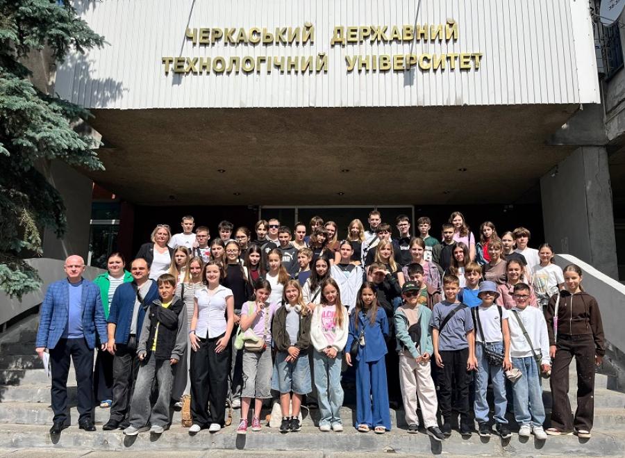 Учасники Літньої наукової школи &laquo;Сузір&rsquo;я&raquo; Черкаської гімназії № 9 імені О.М. Луценка відкривали світ науки ЧДТУ