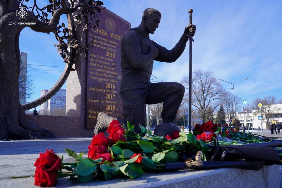 Делегація ЧДТУ  вшанувала пам’ять героїв Дебальцевого
