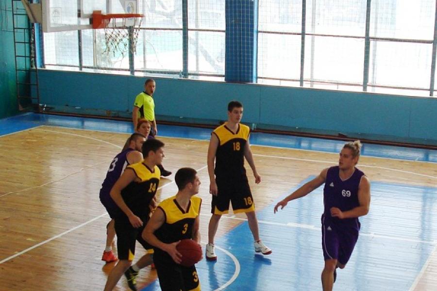 Баскетболісти ЧДТУ взяли участь у третьому турі Аматорської ліги з баскетболу
