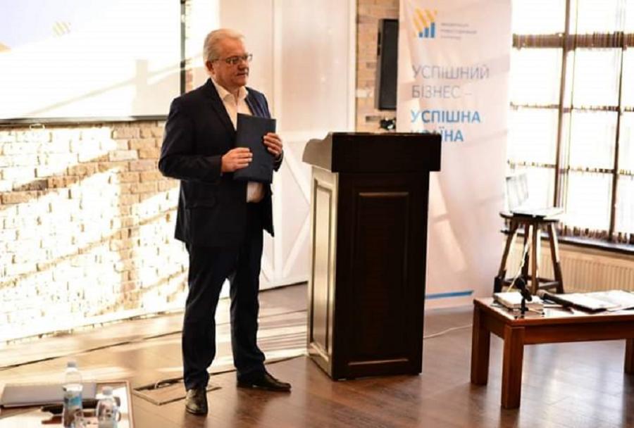 Ректор ЧДТУ Олег Григор на Стратегічній сесії роботодавців та влади  акцентував увагу на співпраці закладів вищої освіти з роботодавцями