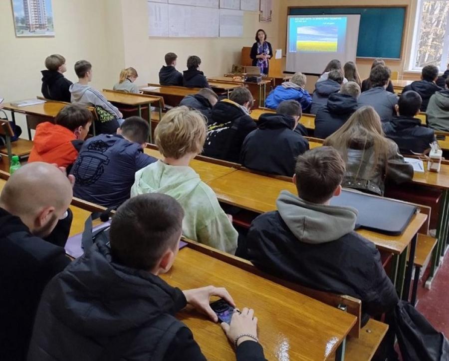 &laquo;У колі довіри&raquo;: для майбутніх лісівників, геодезистів, землевпорядників та будівельників ЧДТУ відбулася зустріч-бесіда з практичною психологинею