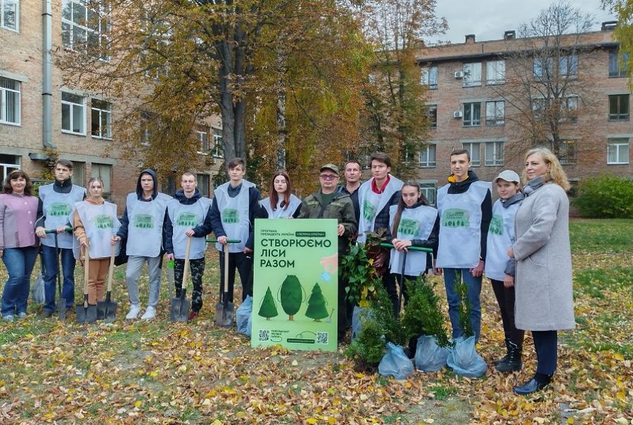 Майбутні лісівники ЧДТУ долучилися до всеукраїнської акції «Створюємо ліси разом»