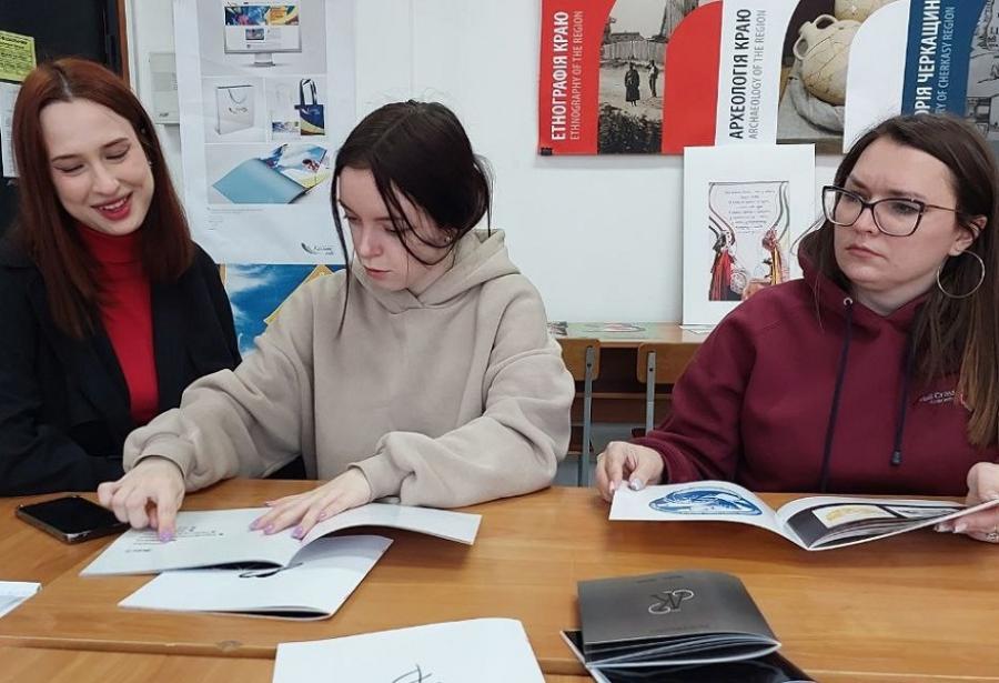 На кафедрі графічного дизайну, моди та стилю ЧДТУ  пройшов екзаменаційний перегляд студентських робіт четвертокурсників освітньої програми «Графічний дизайн»
