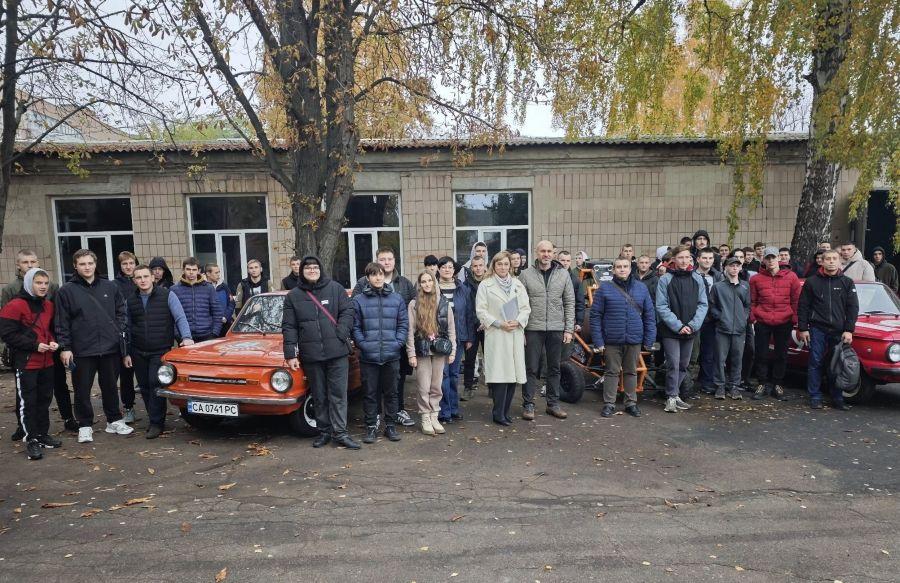 На кафедрі автомобілів та технологій їх експлуатації ЧДТУ традиційно відзначили День автомобіліста та дорожника