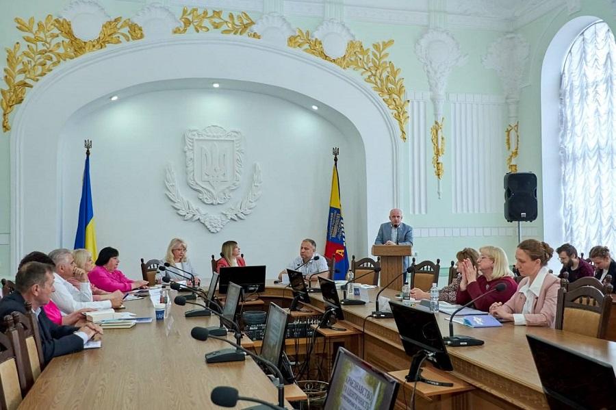 &laquo;Краєзнавство та ідентичність: формування та сенсобуття&raquo;. Професор ЧДТУ Валентин Лазуренко взяв участь в історико-краєзнавчому форумі