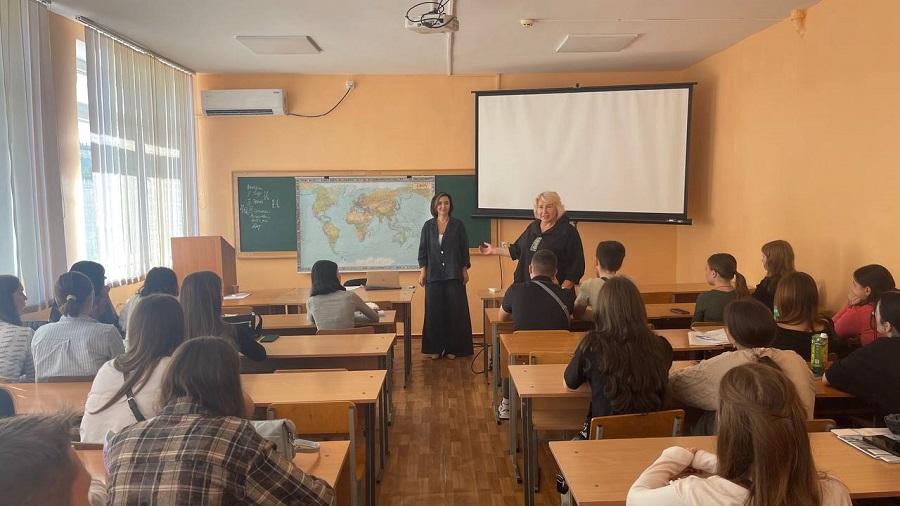 На кафедрі туризму та готельно-ресторанної справи ЧДТУ відбулася зустріч з практичною психологинею