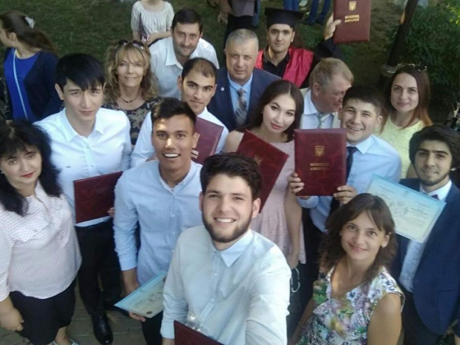 Студенти-іноземці ЧДТУ отримали дипломи