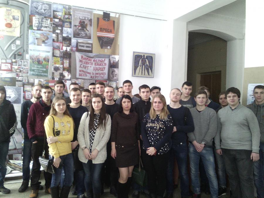 Студенти та викладачі ЧДТУ відвідали експозицію «За волю, за кращу долю… Третя річниця Майдану»