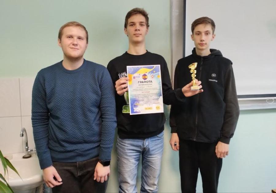 Студенти кафедри комп&rsquo;ютерних наук та системного аналізу ЧДТУ стали переможцями конкурсу &laquo;Promt Design Challenge 2025&raquo;