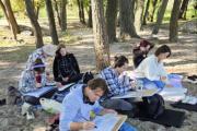 Першокурсники освітньої програми «Графічний дизайн» ЧДТУ проходять «пленерну практику» у черкаських парках і скверах